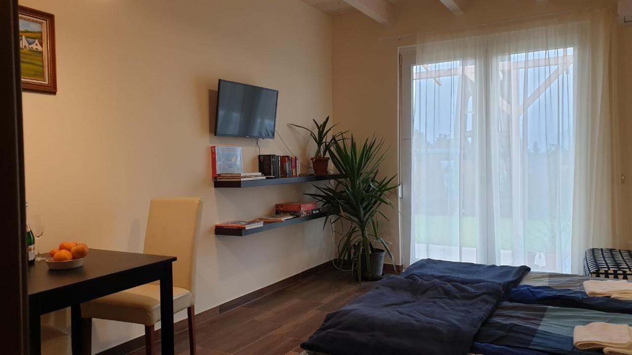 Buzavirag Apartmanhaz Балатонакали Экстерьер фото