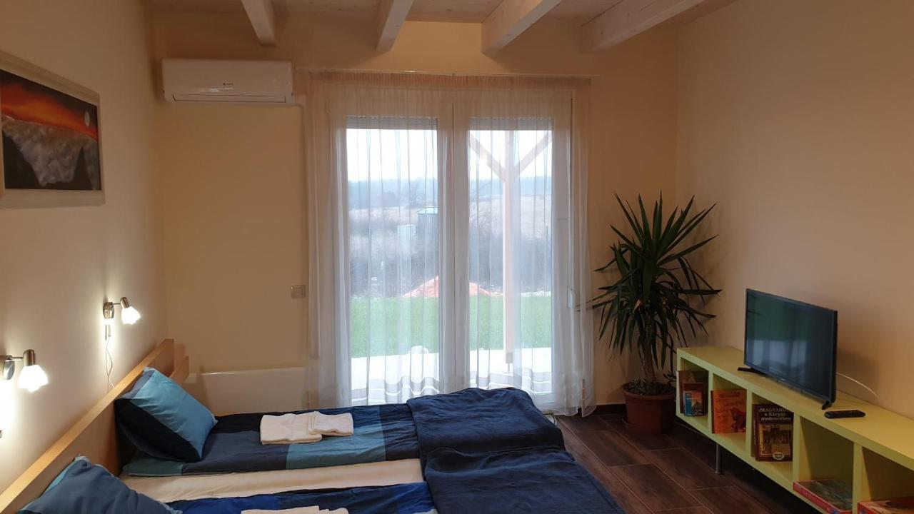 Buzavirag Apartmanhaz Балатонакали Экстерьер фото